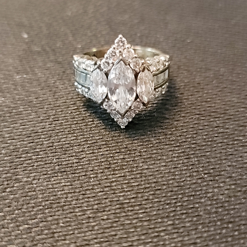 Womens Cubic Zirconia Ring 10$